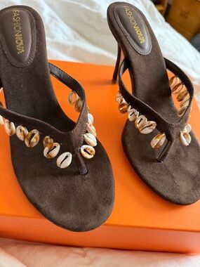 Brown Suade Seashell Kitty heels